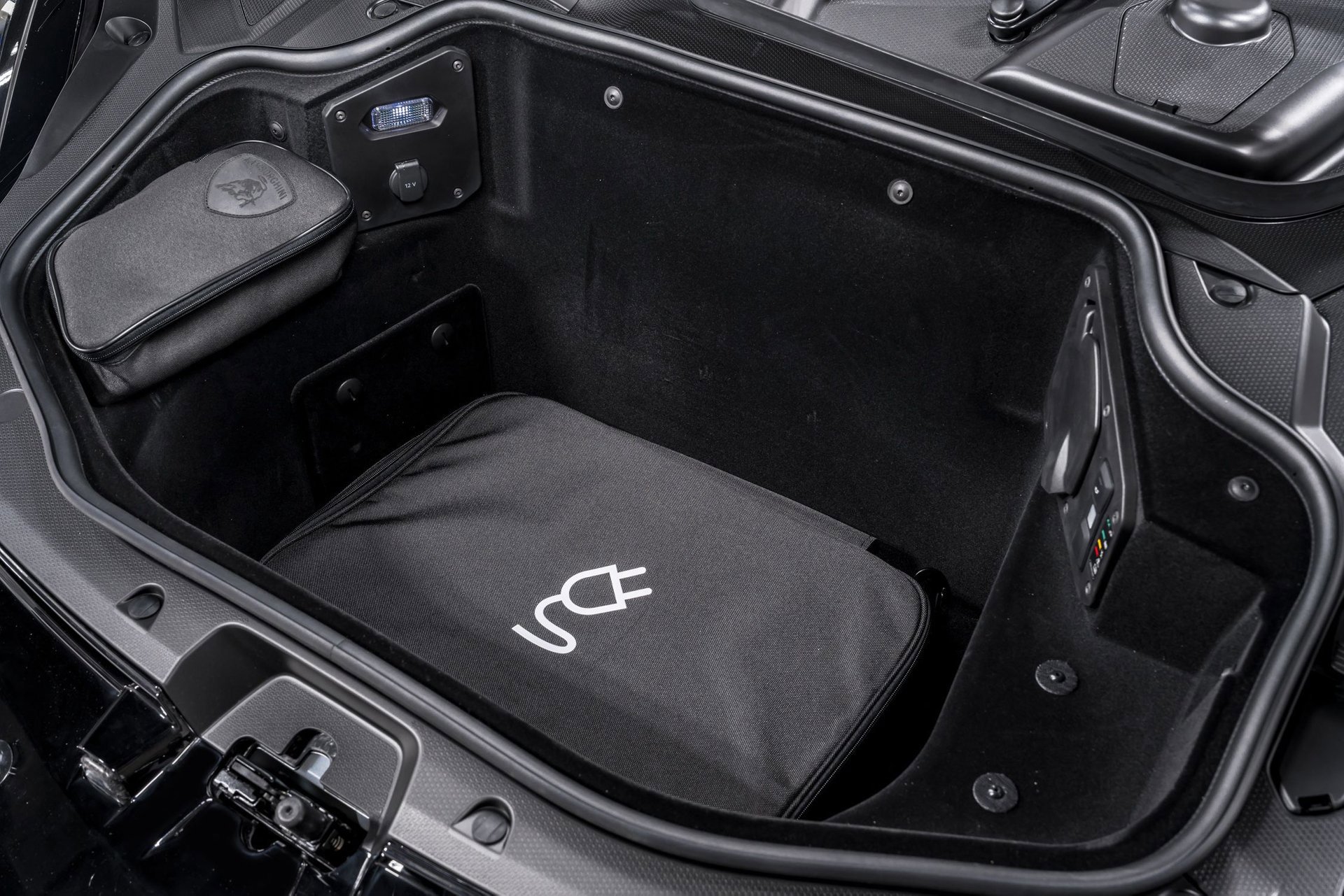 Used 2024 Lamborghini Revuelto image 38