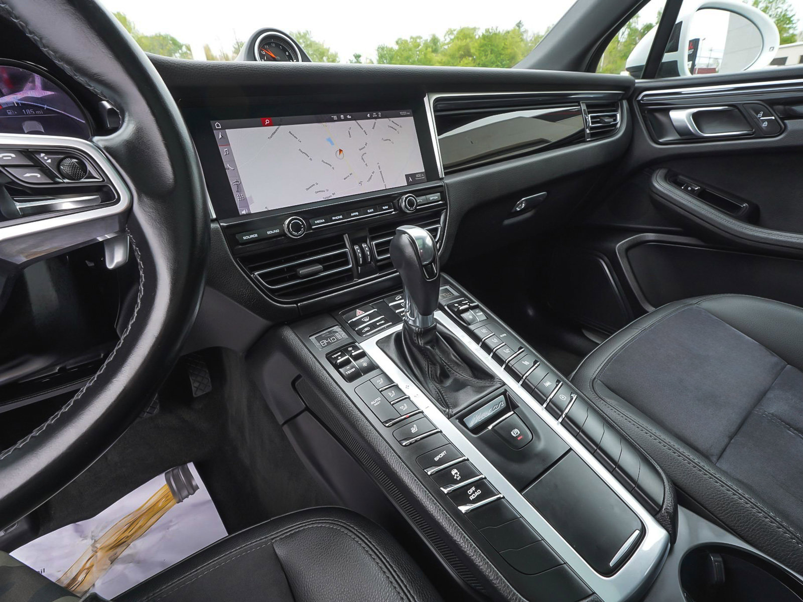 Used 2021 Porsche Macan S AWD/4WD image 32