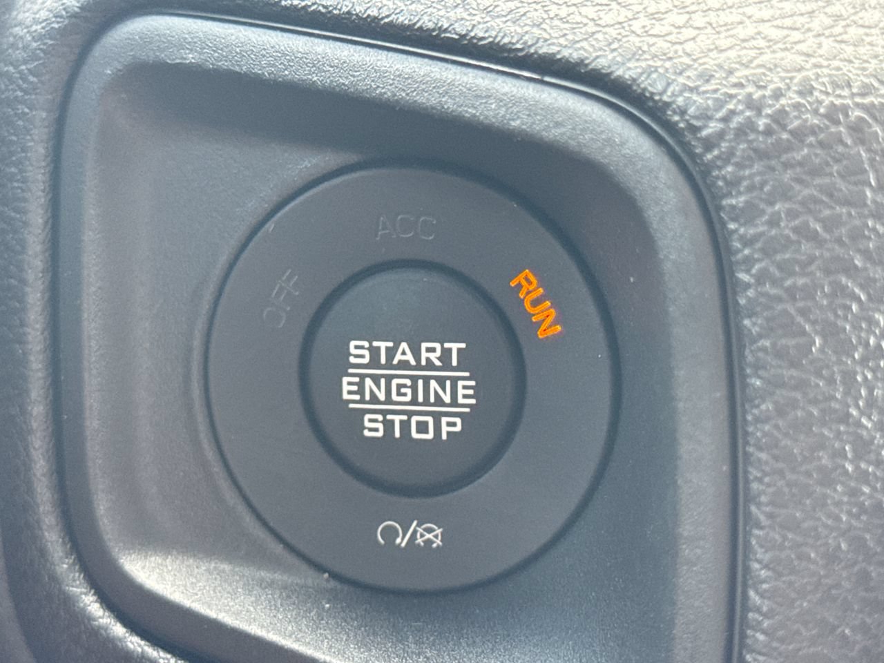 Used 2025 Jeep Gladiator Sport AWD/4WD image 29
