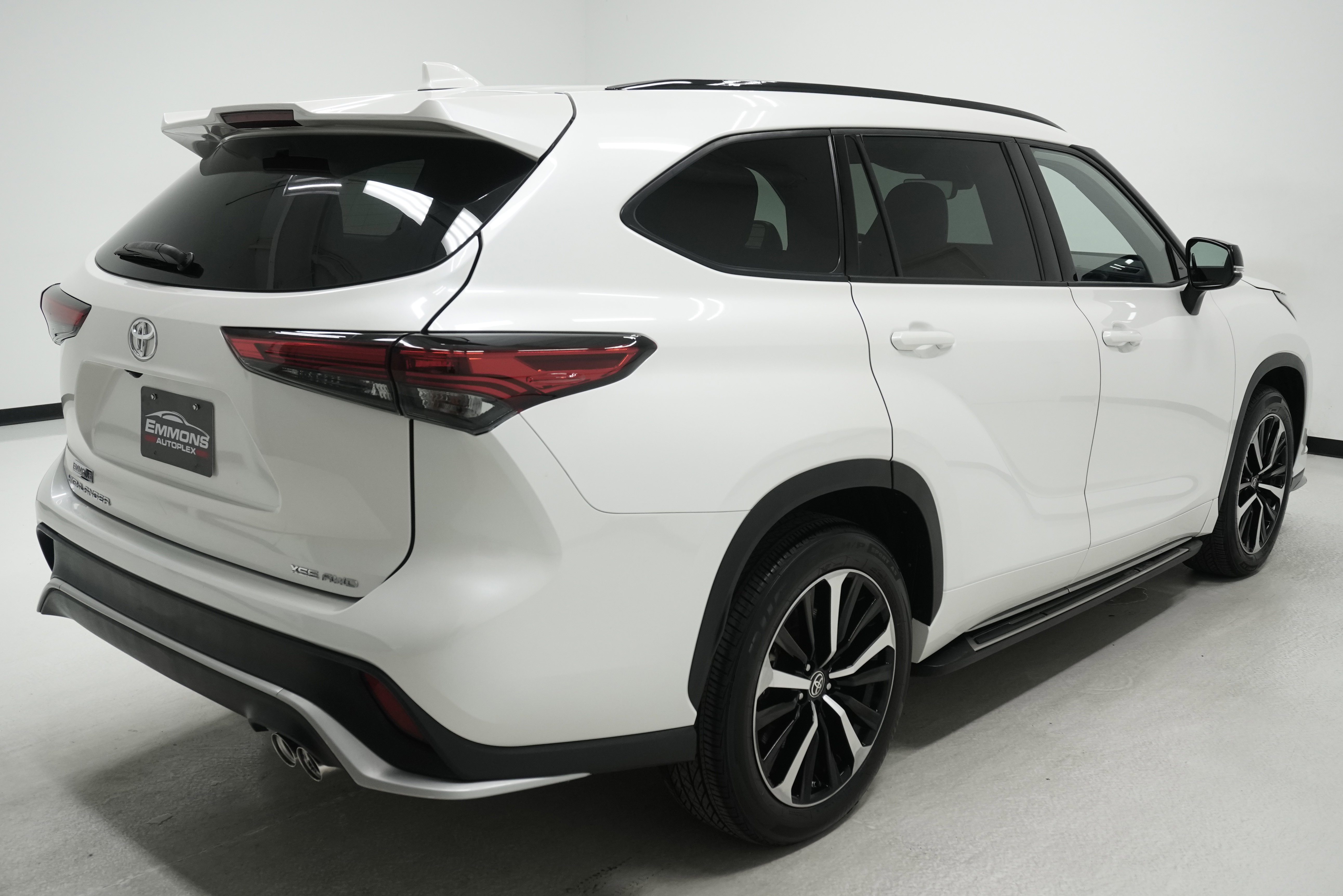 Used 2021 Toyota Highlander XSE AWD/4WD image 4
