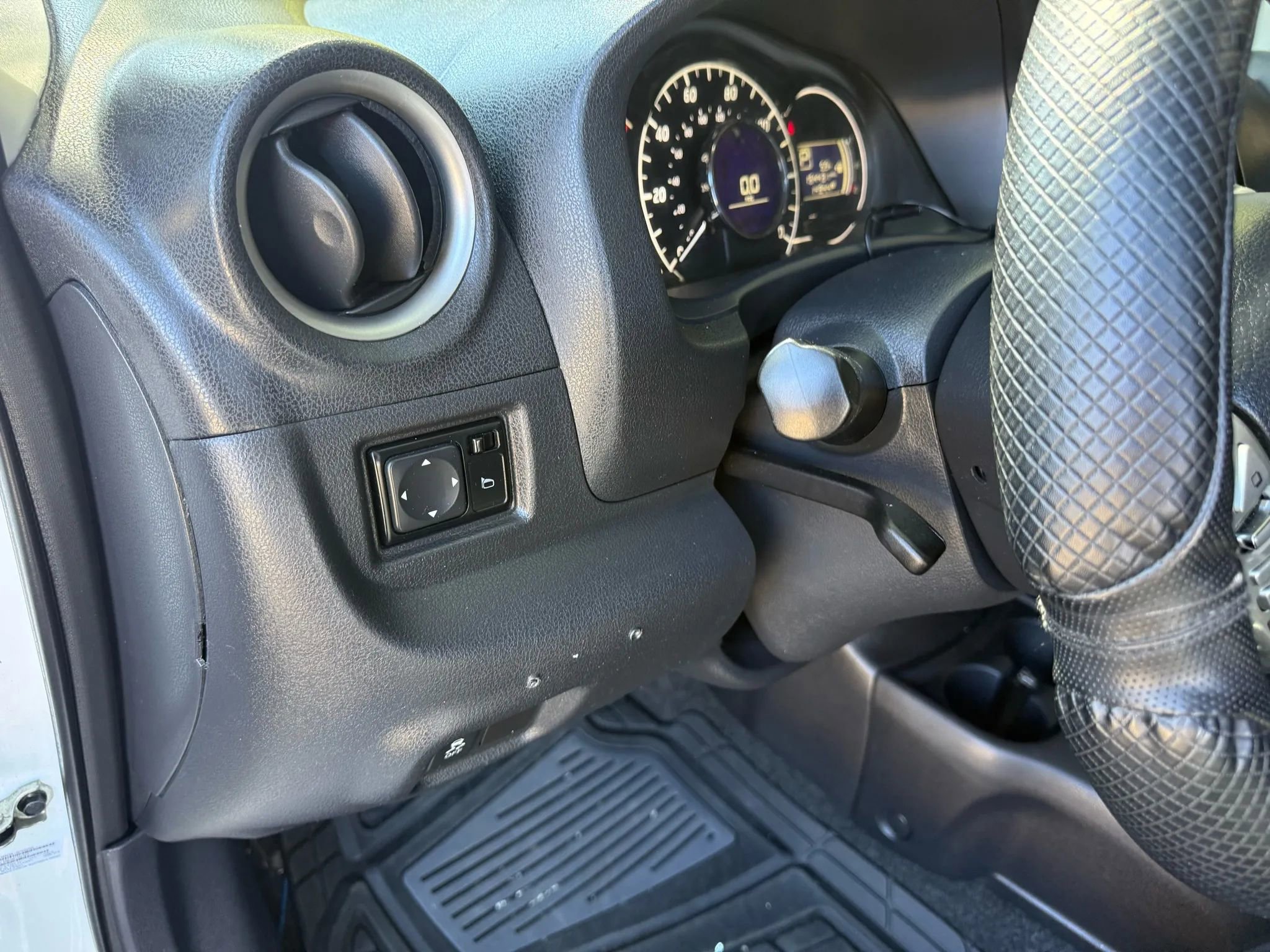 Used 2016 Nissan Versa Note SV FWD image 12