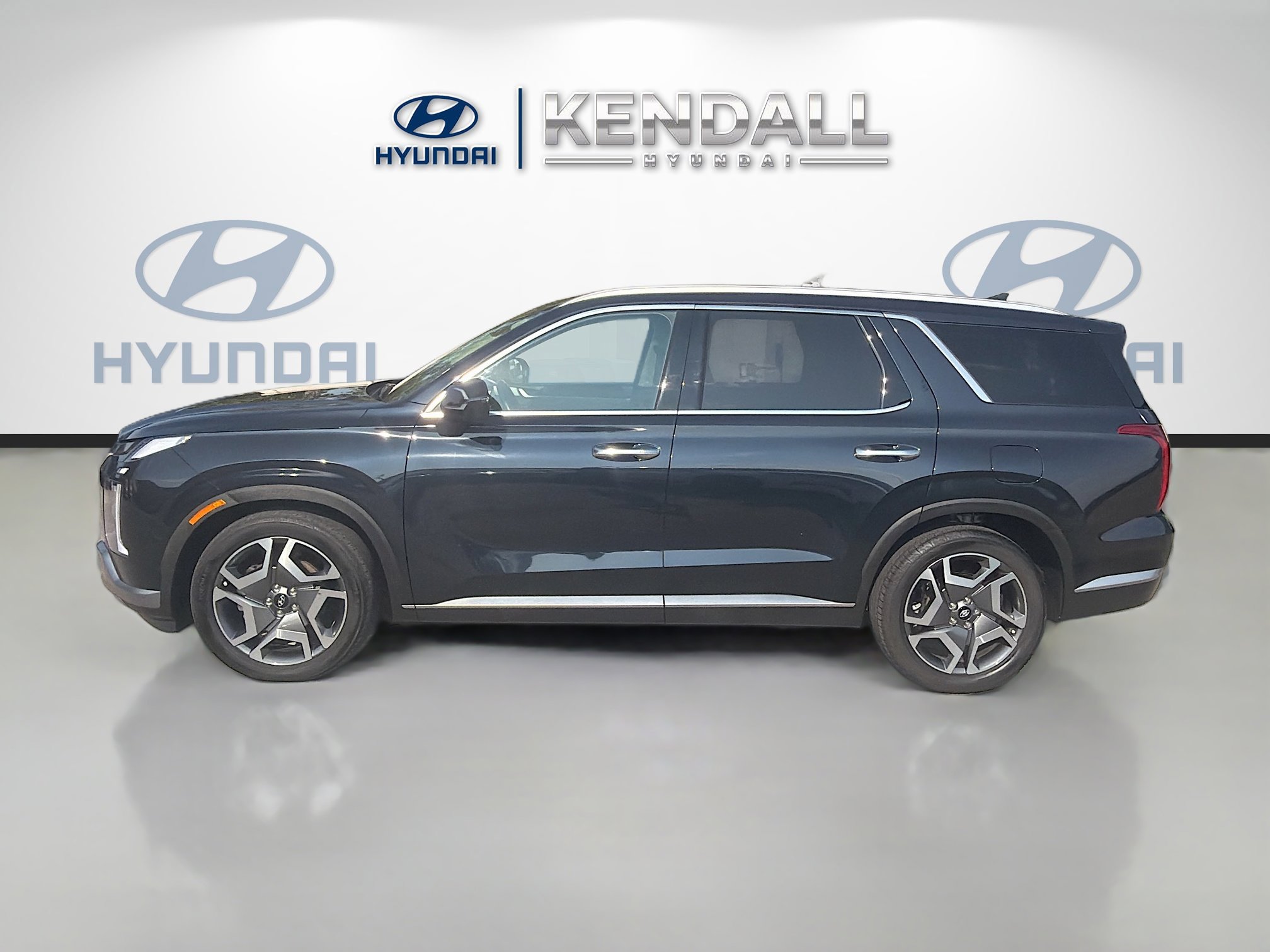 Used 2023 Hyundai Palisade SEL FWD image 4