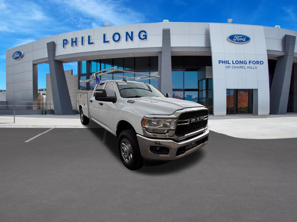 Used 2024 RAM 3500 Tradesman w/ Chrome Appearance Group AWD/4WD image 7