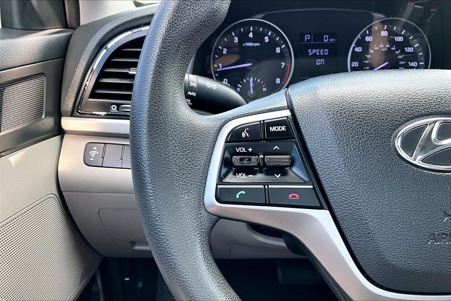 Used 2017 Hyundai Elantra SE FWD image 19