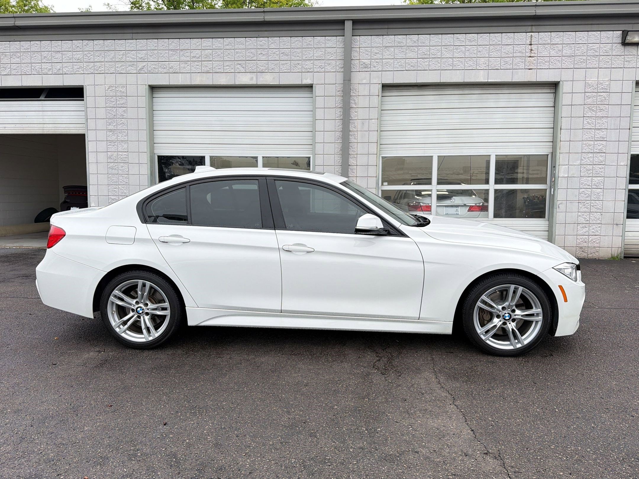 Used 2014 BMW 335i xDrive Sedan AWD/4WD image 8
