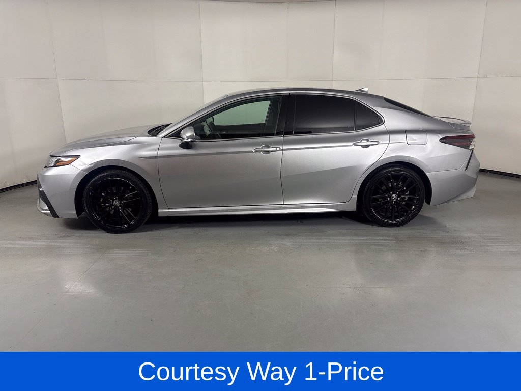 Used 2023 Toyota Camry XSE FWD image 6
