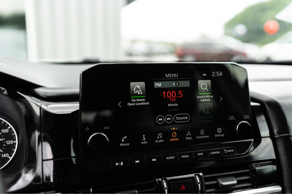 Used 2022 Nissan Pathfinder SL AWD/4WD image 14
