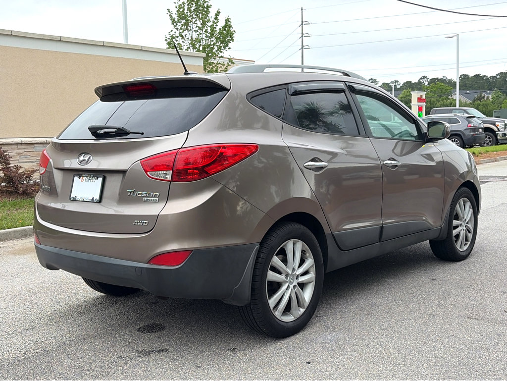Used 2013 Hyundai Tucson Limited AWD/4WD image 17