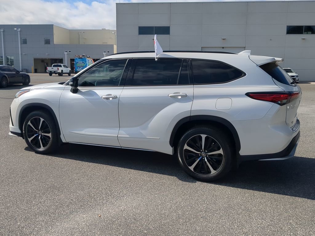 Used 2021 Toyota Highlander XSE image 15