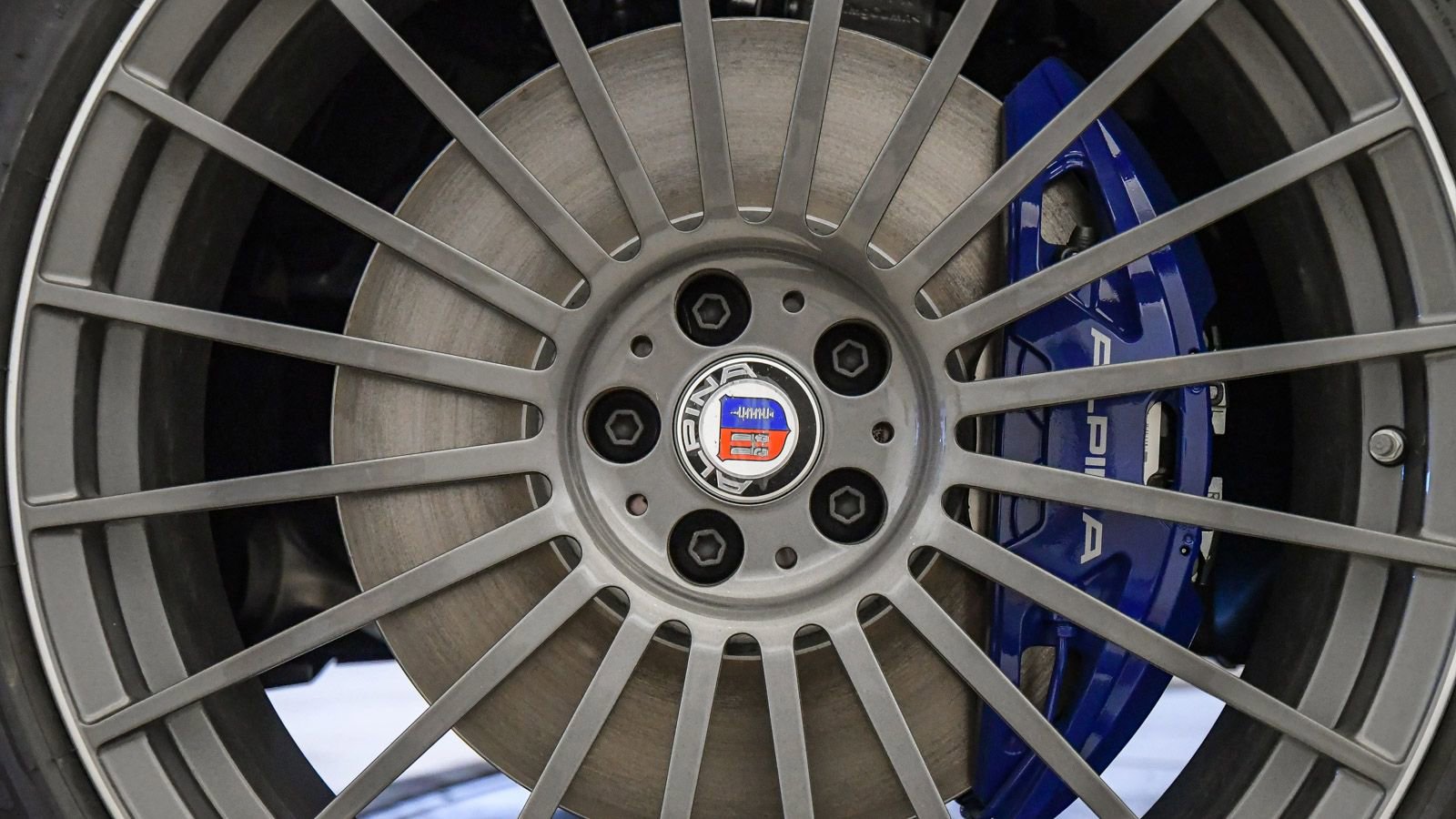 New 2026 BMW ALPINA XB7 image 12