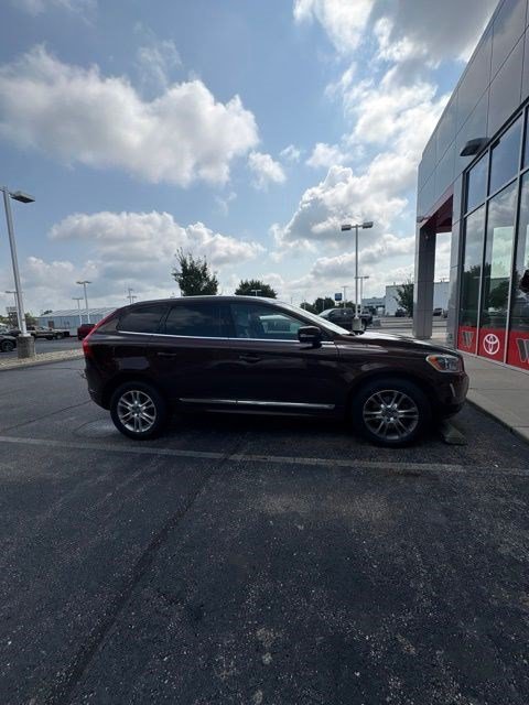 Used 2015 Volvo XC60 T5 w/ Proximity Package AWD/4WD image 2
