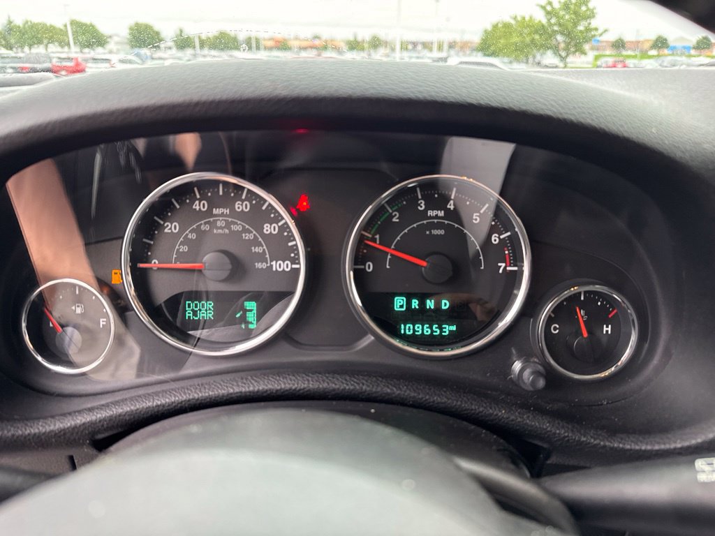 Used 2016 Jeep Wrangler Unlimited Sahara w/ Dual Top Group AWD/4WD image 11