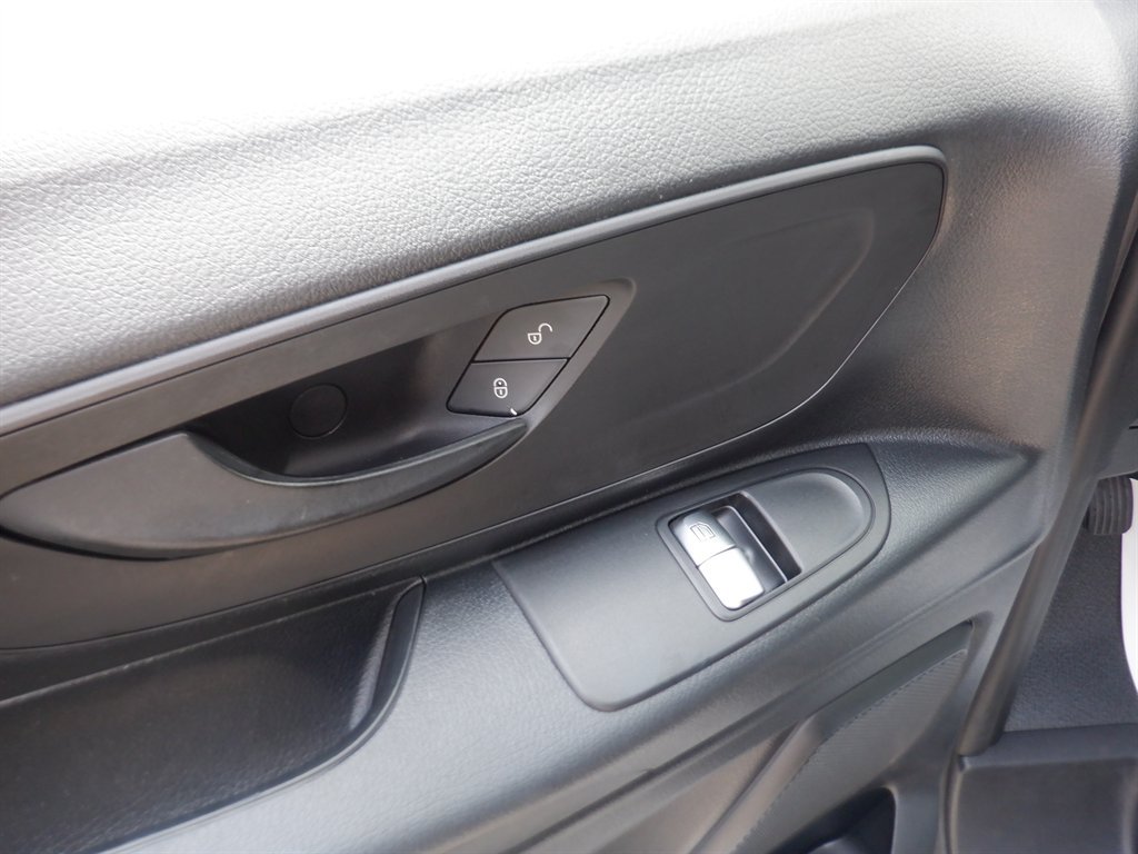 Used 2023 Mercedes-Benz Metris image 12