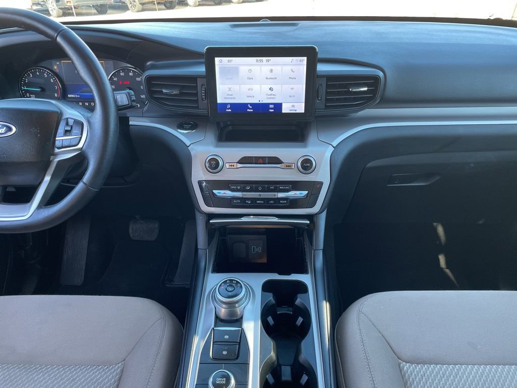 Used 2023 Ford Explorer XLT image 11