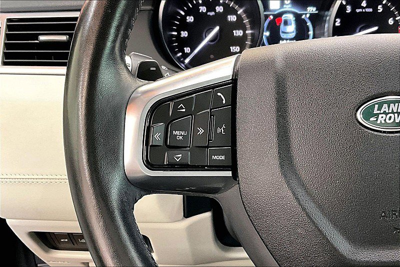 Used 2018 Land Rover Discovery Sport HSE image 19