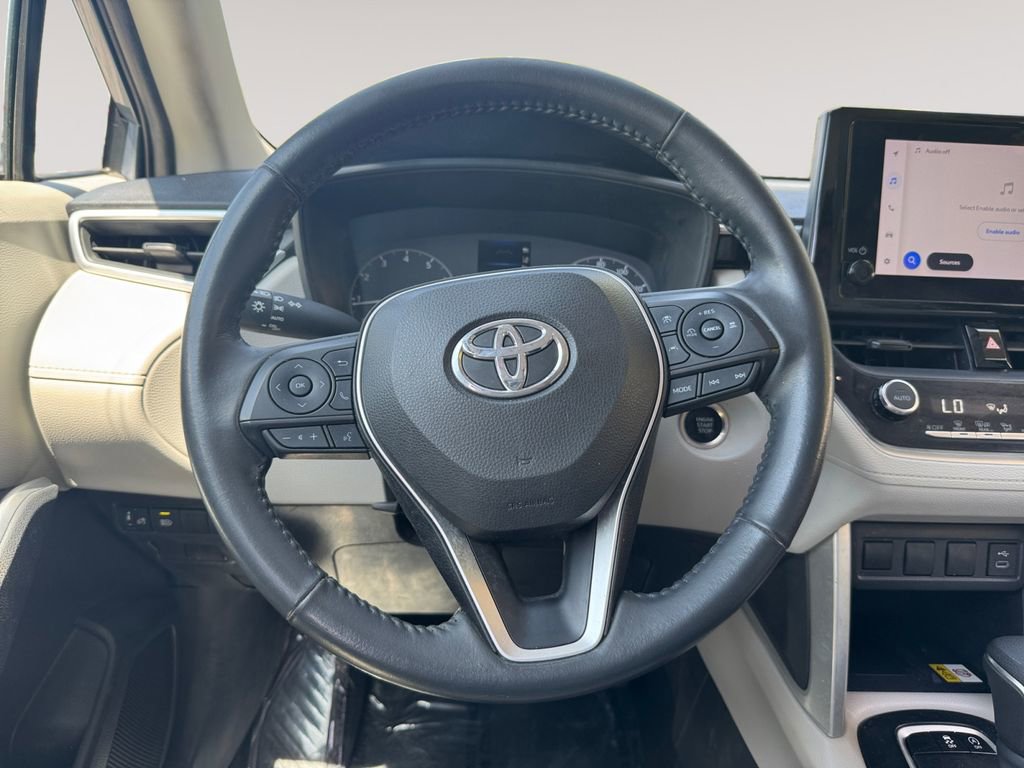 Used 2023 Toyota Corolla Cross LE AWD/4WD image 12