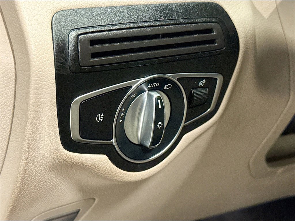 Used 2021 Mercedes-Benz GLC 300 4MATIC image 9