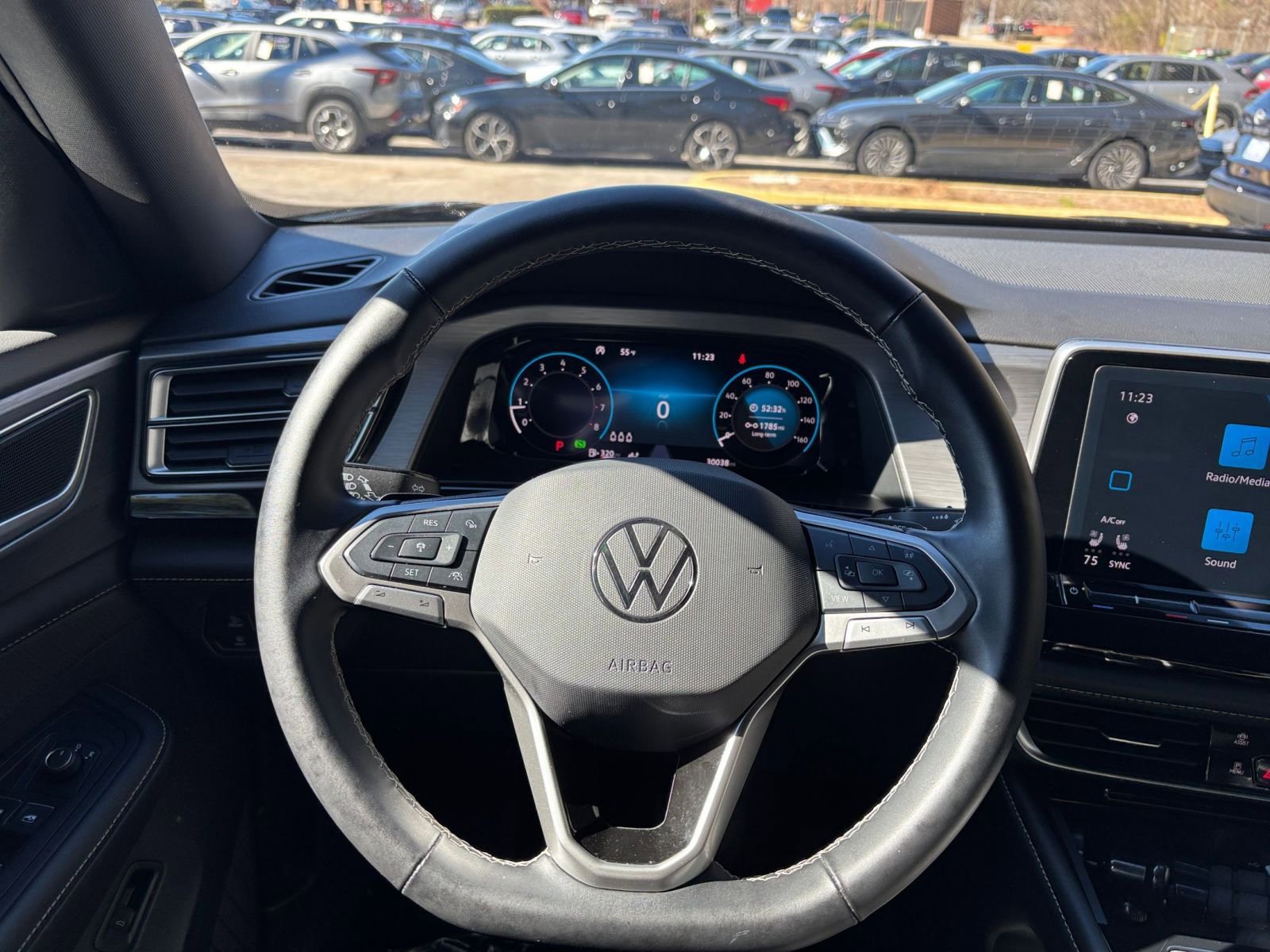 Used 2025 Volkswagen Atlas Cross Sport SE image 30