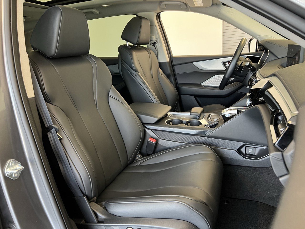 Used 2023 Acura MDX SH-AWD image 45