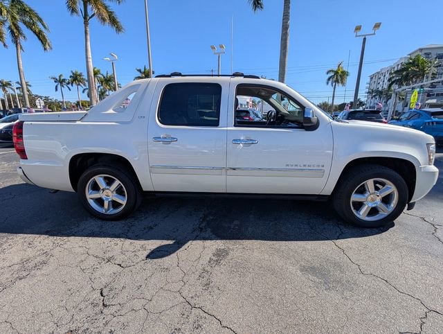 Used 2012 Chevrolet Avalanche LTZ image 21