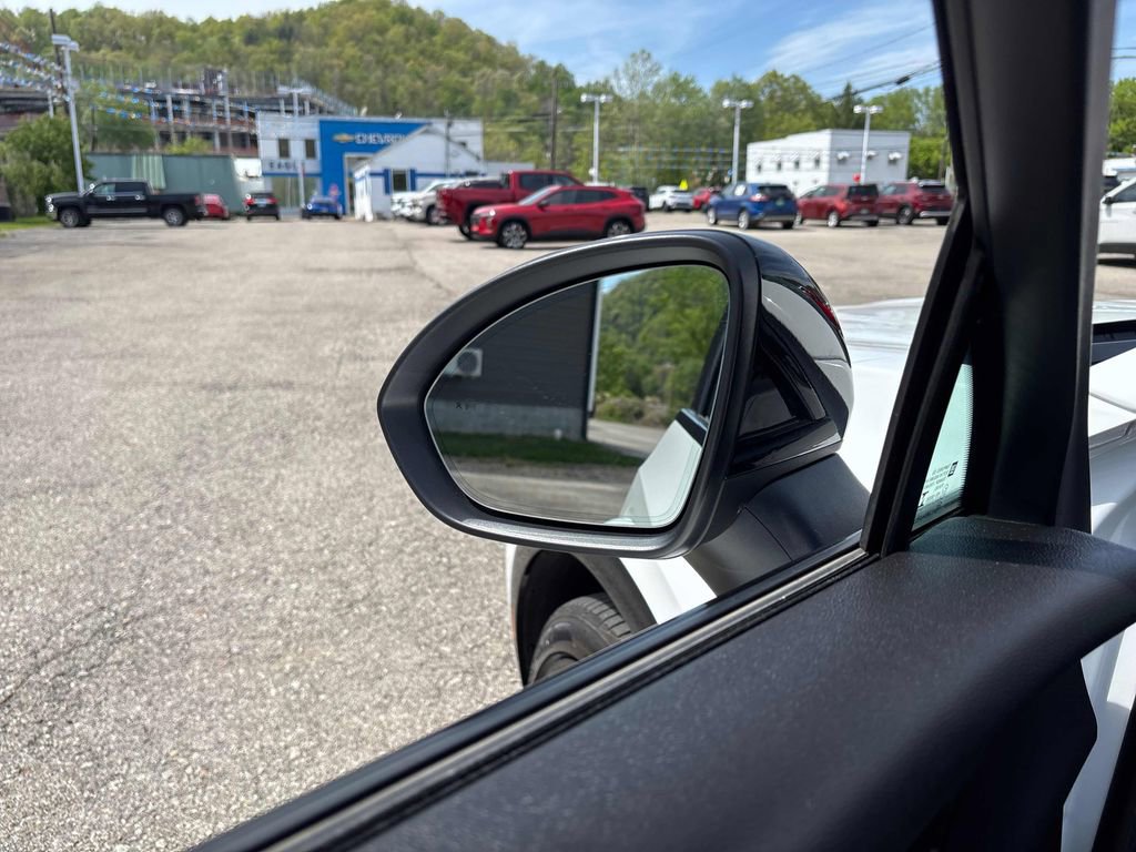 Used 2021 Buick Envision Essence w/ Sport Touring Package FWD image 11