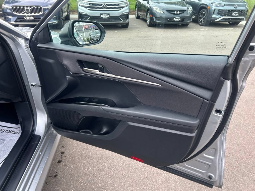 Used 2025 Toyota Camry LE FWD image 9