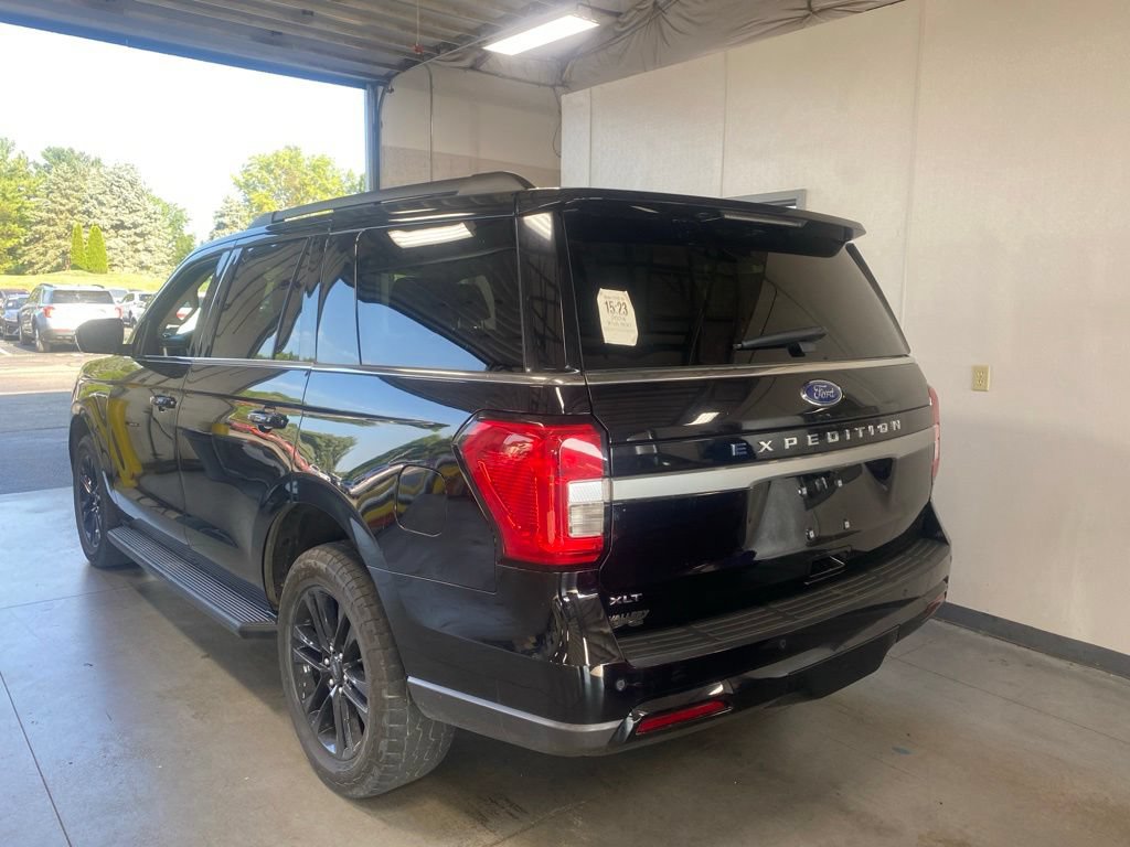 Used 2024 Ford Expedition XLT AWD/4WD image 3
