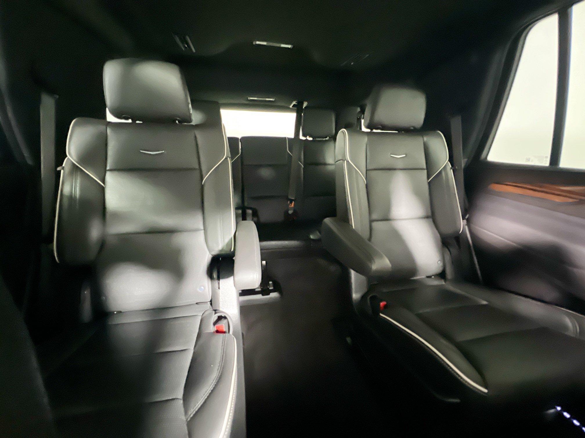 Used 2024 Cadillac Escalade Premium Luxury w/ Performance Package AWD/4WD image 32