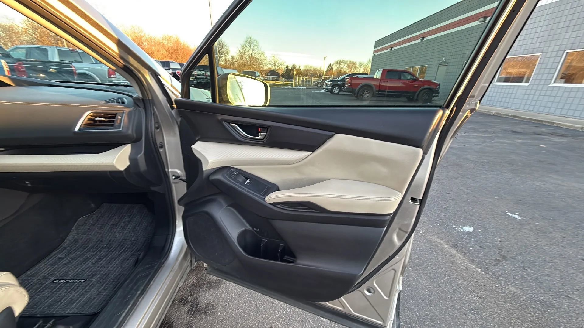 Used 2019 Subaru Ascent Premium w/ Popular Package #3 image 17