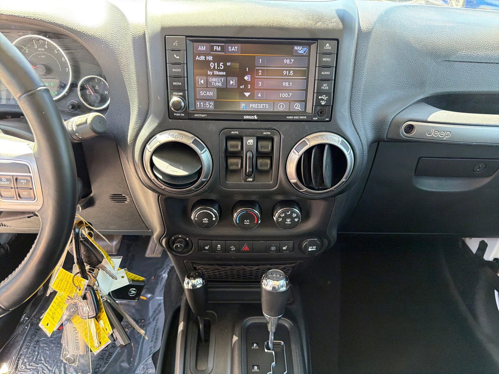 Used 2018 Jeep Wrangler Unlimited Sahara AWD/4WD image 18