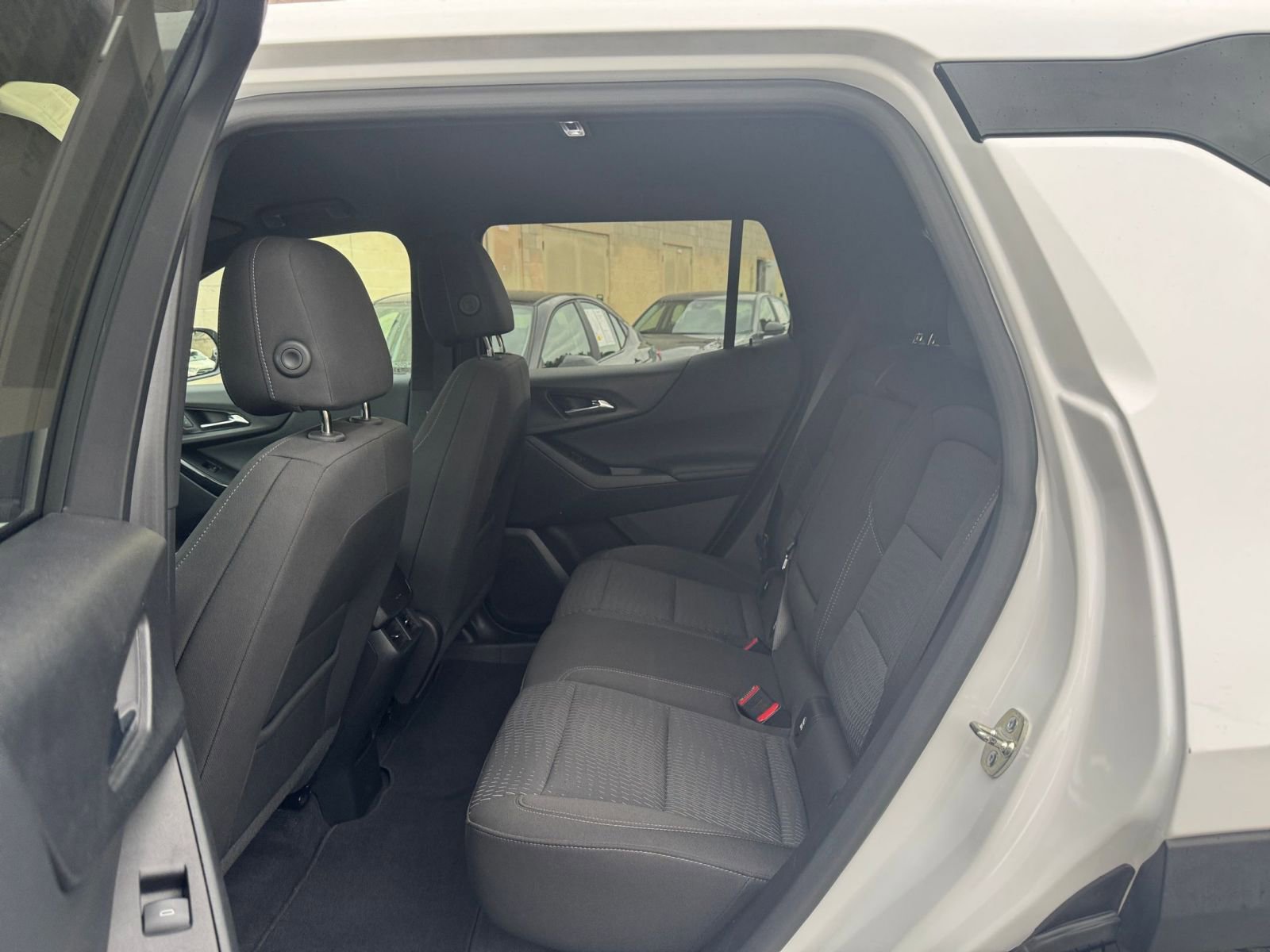 Used 2025 Chevrolet Equinox LT image 24