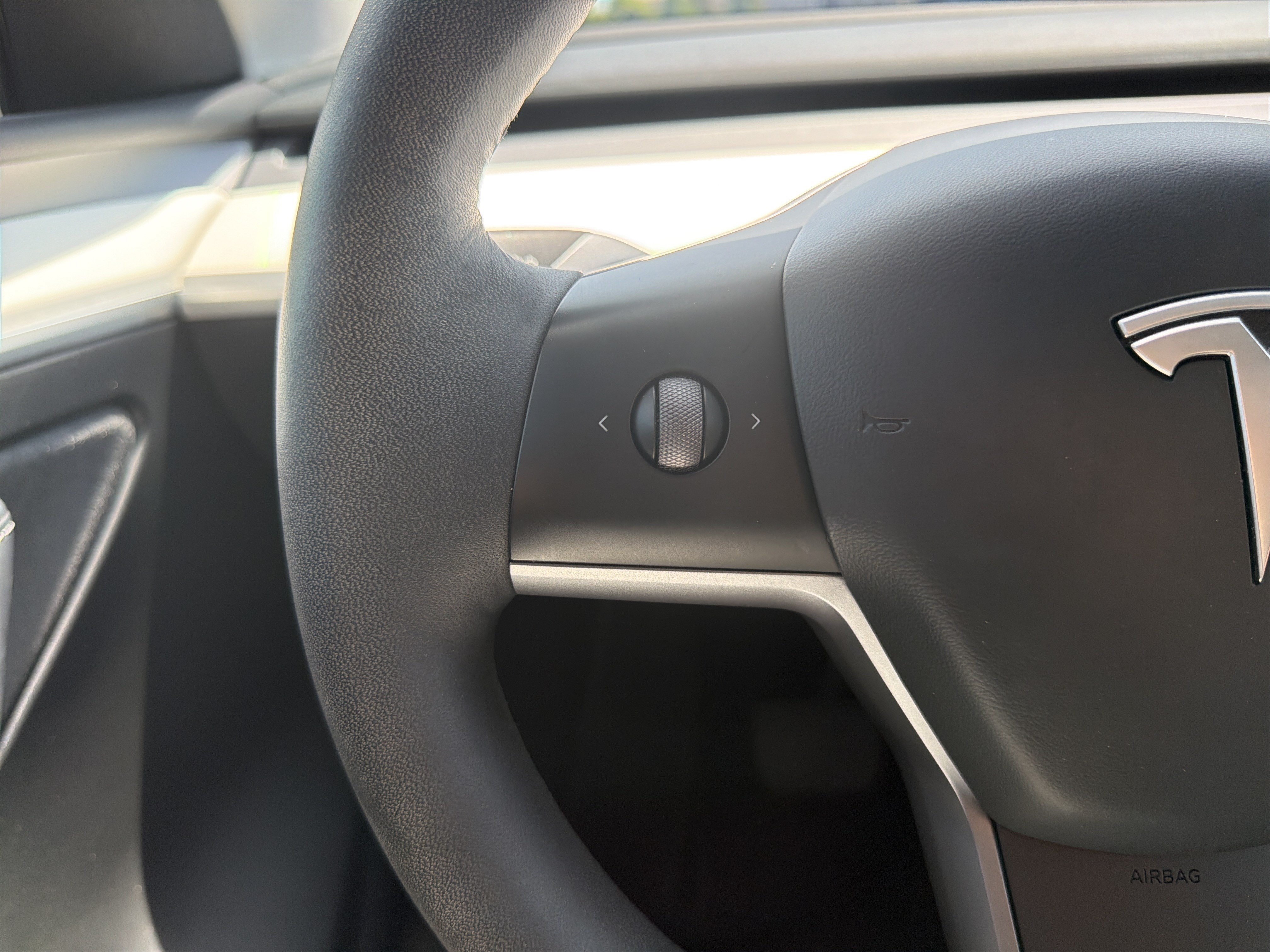 Used 2023 Tesla Model Y AWD image 27