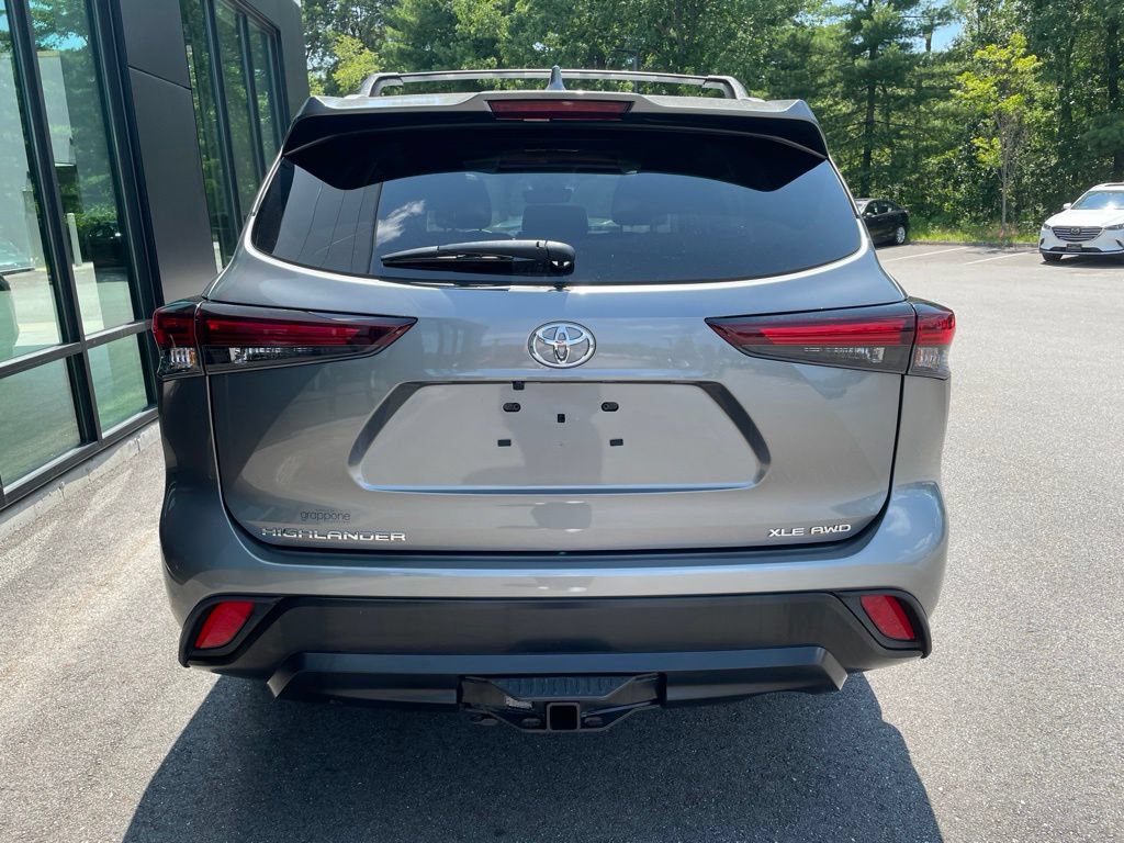 Used 2025 Toyota Highlander XLE AWD/4WD image 4