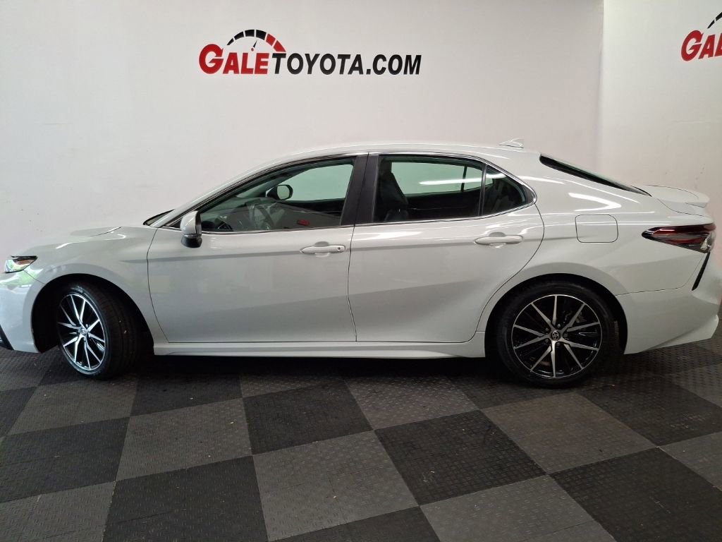 Used 2023 Toyota Camry SE AWD/4WD image 9