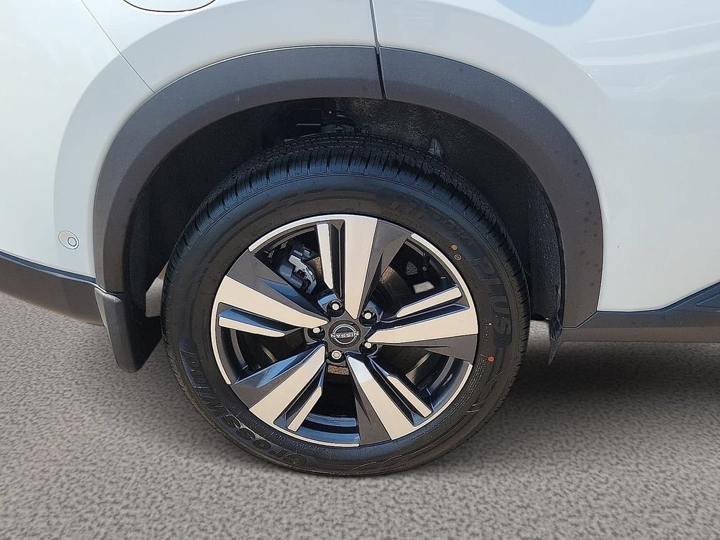 Used 2025 Nissan Rogue SL AWD/4WD image 7