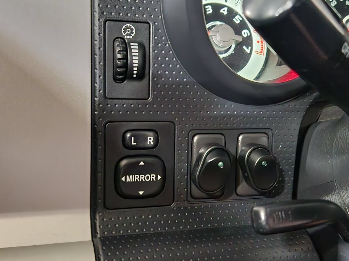 Used 2008 Toyota FJ Cruiser 4WD image 39