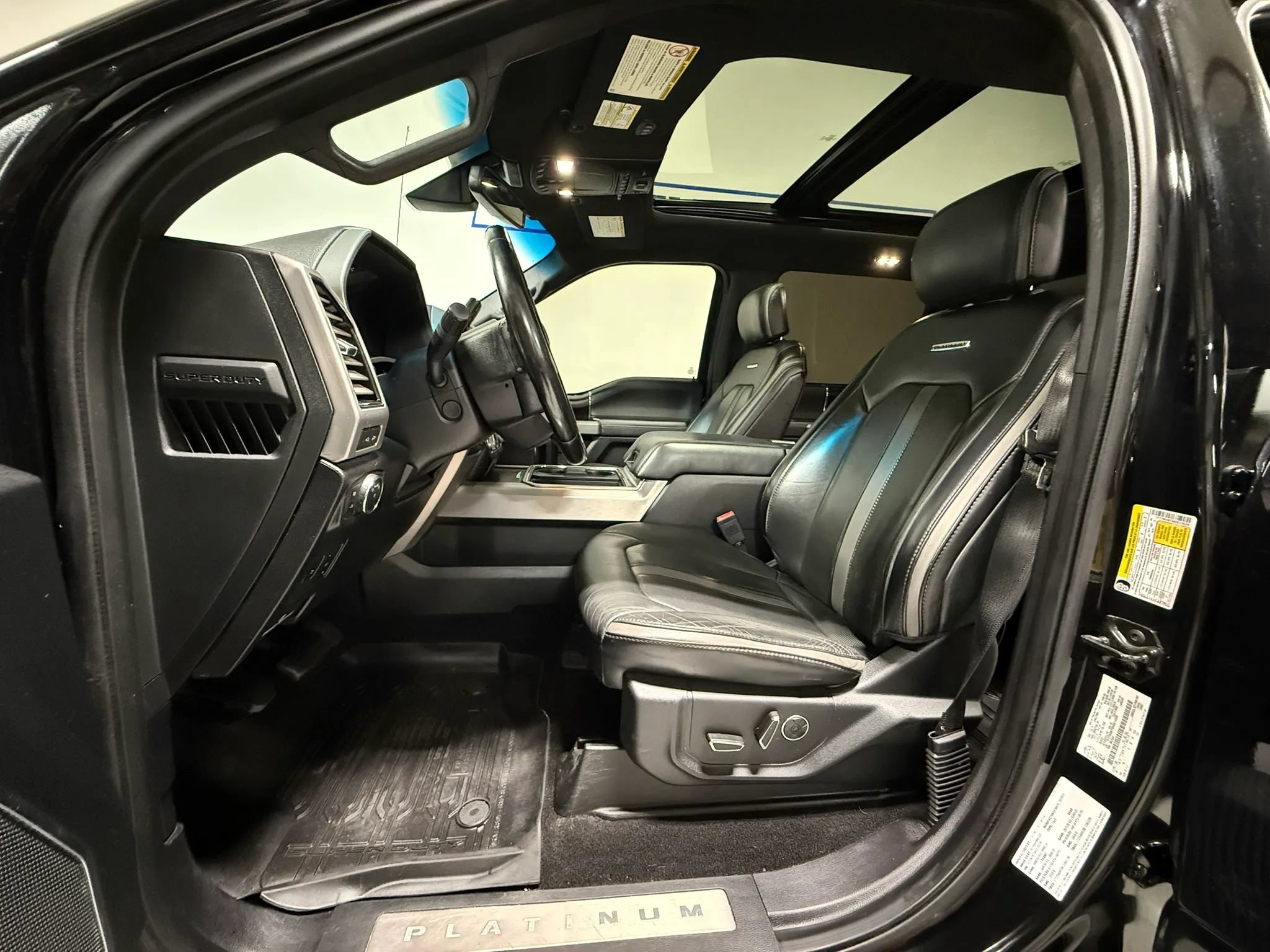 Used 2019 Ford F250 Platinum w/ Platinum Ultimate Package AWD/4WD image 16