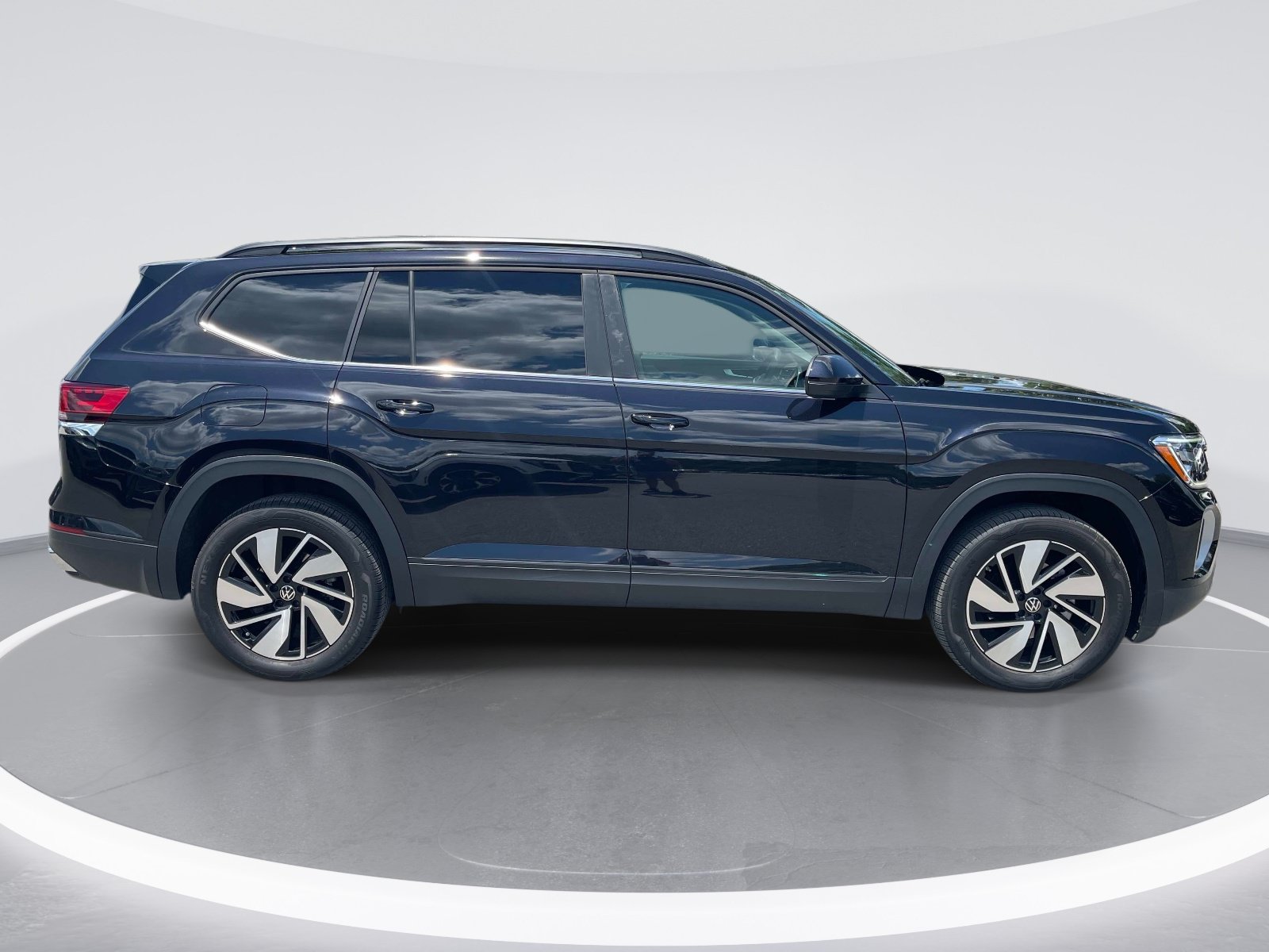 Used 2025 Volkswagen Atlas SE FWD image 10