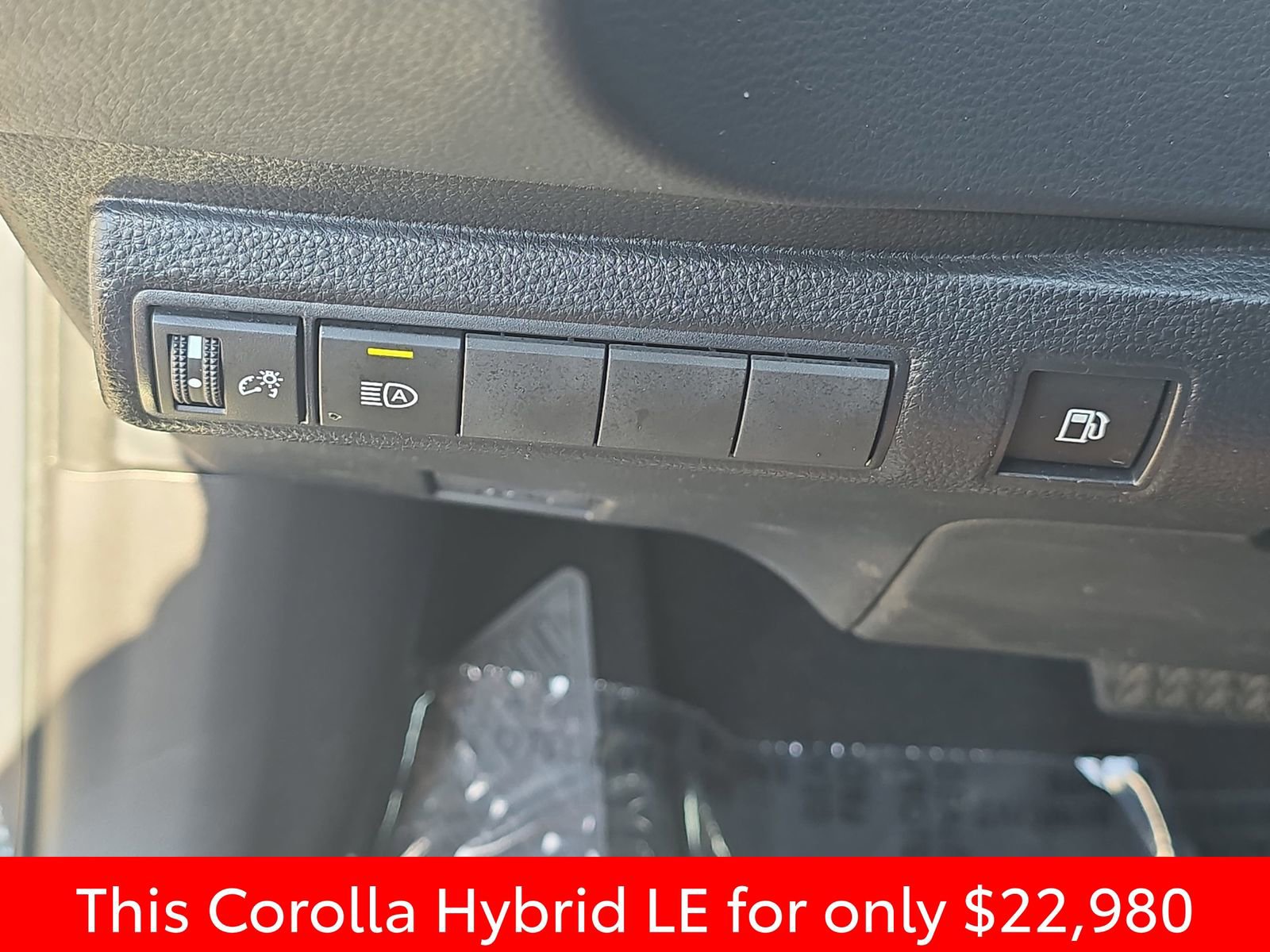 Used 2025 Toyota Corolla LE image 32