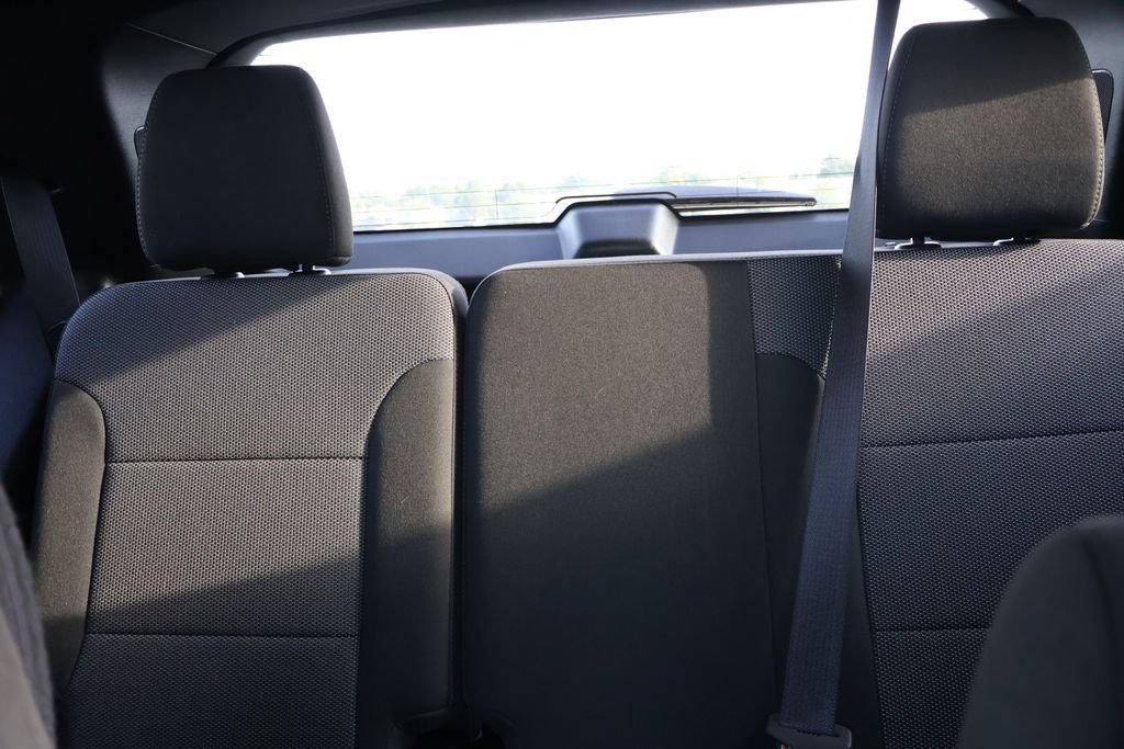 Used 2023 Chevrolet Traverse LT FWD image 32