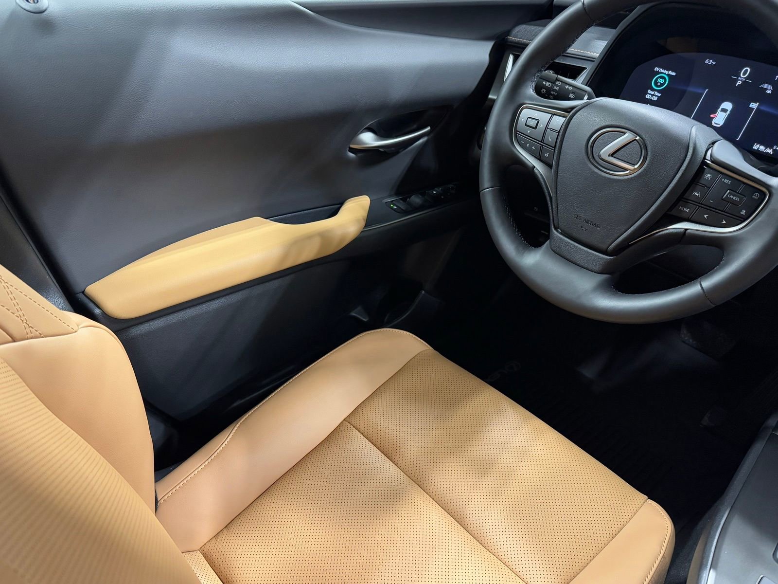 Used 2025 Lexus UX 300h AWD image 40