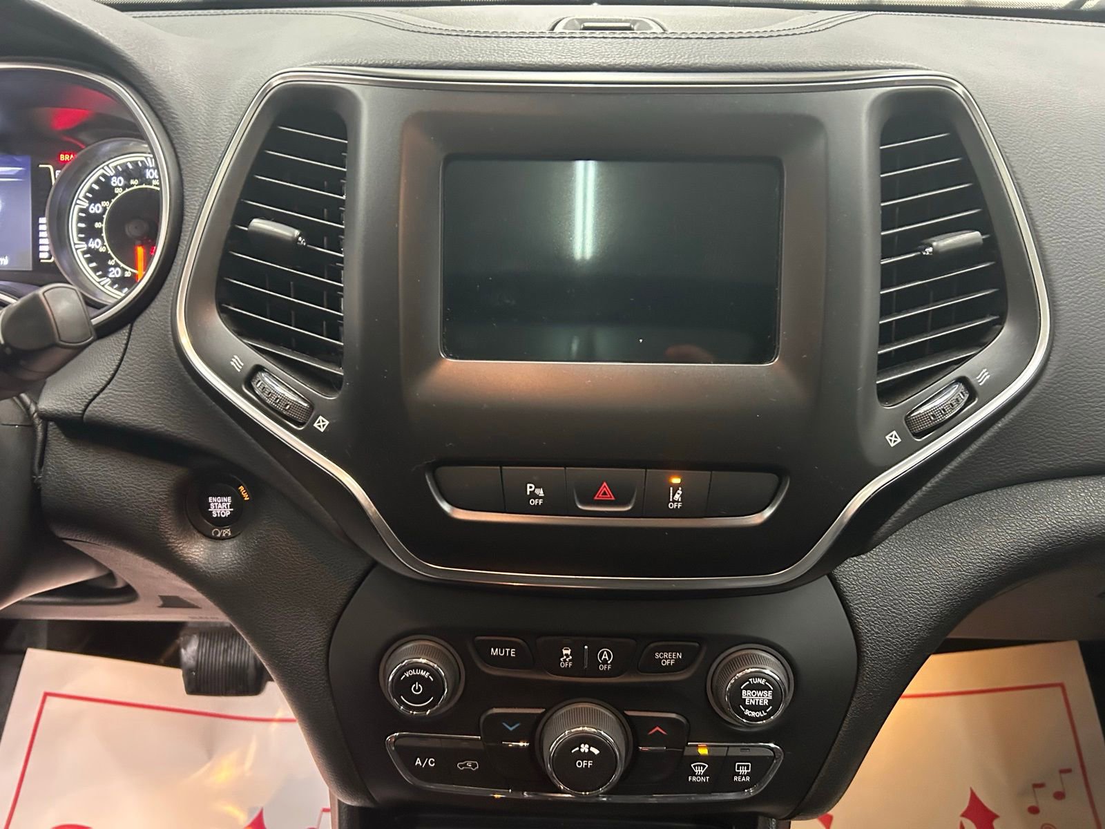 Certified 2021 Jeep Cherokee Latitude Lux w/ Sun & Sound Group image 18