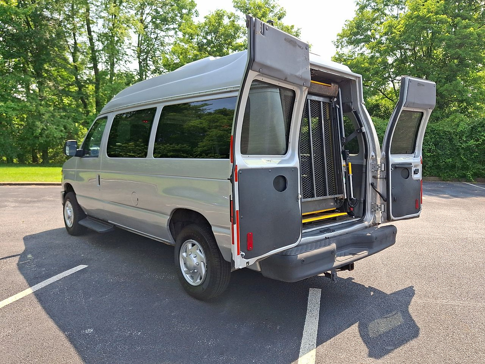 Used 2011 Ford E-350 and Econoline 350 XL w/ PWR Windows & Locks Group RWD image 27