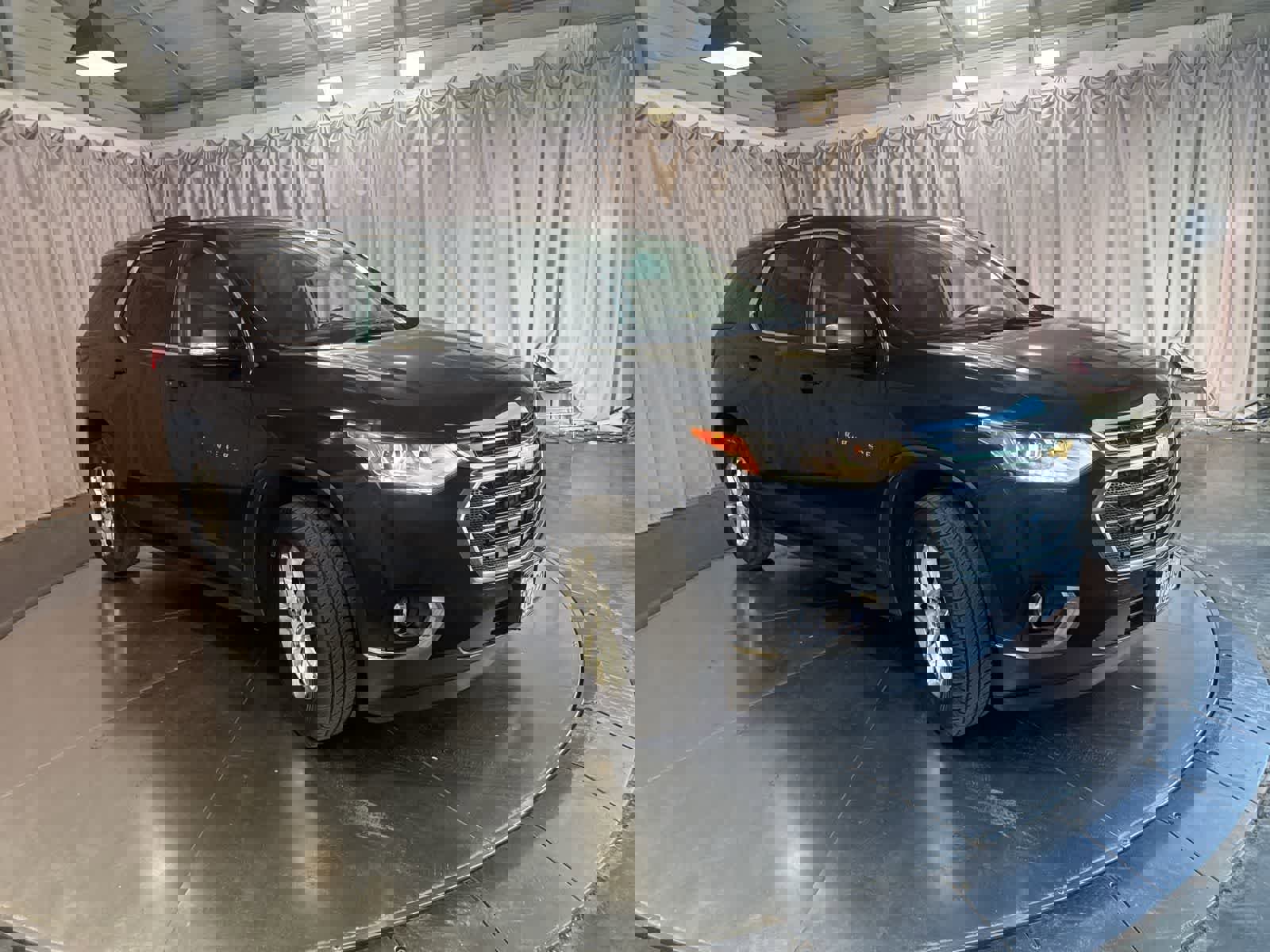 Used 2018 Chevrolet Traverse LT w/ LPO, 'HIT The Road' Package image 3