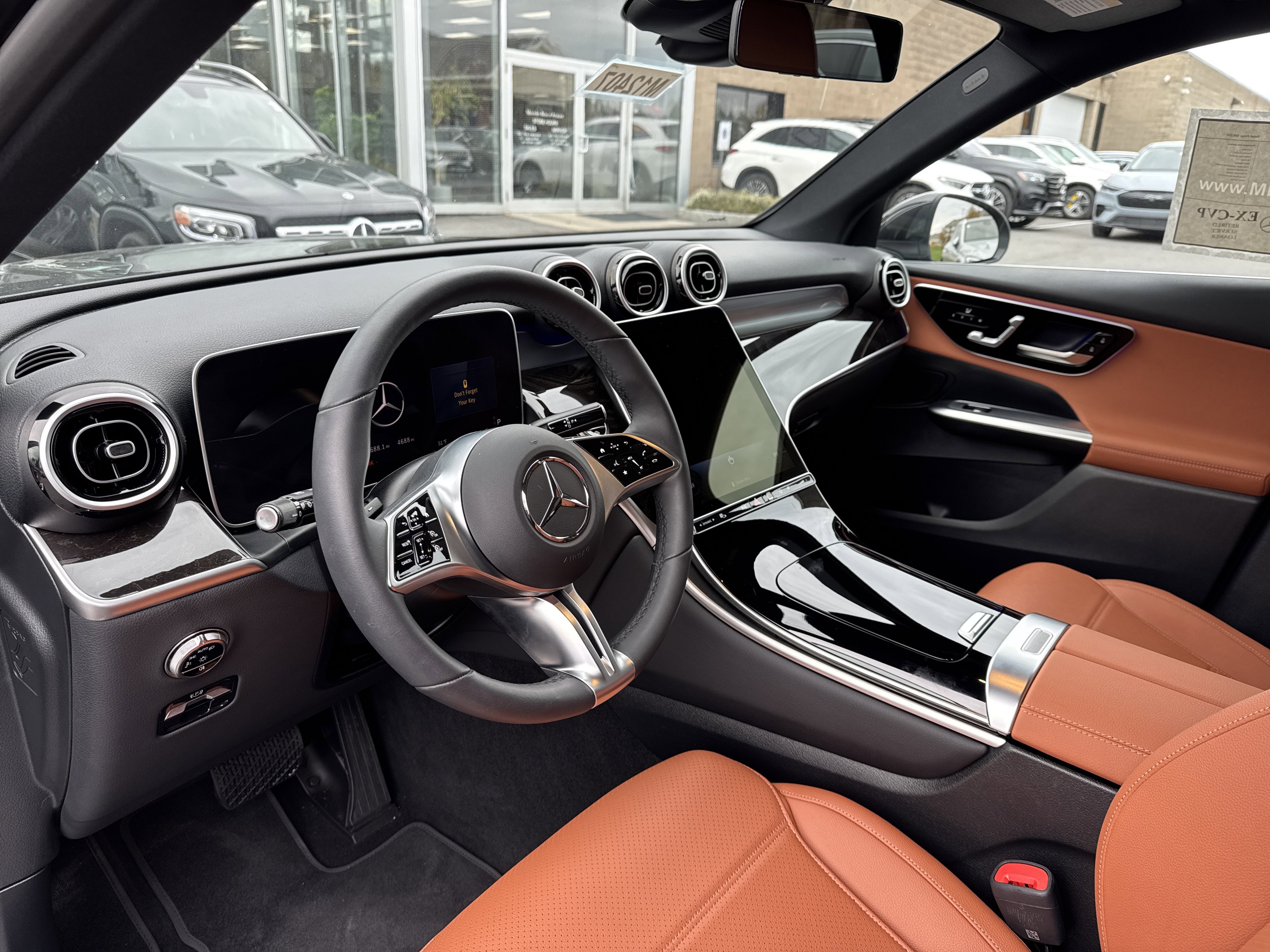 Used 2025 Mercedes-Benz GLC 300 4MATIC image 10