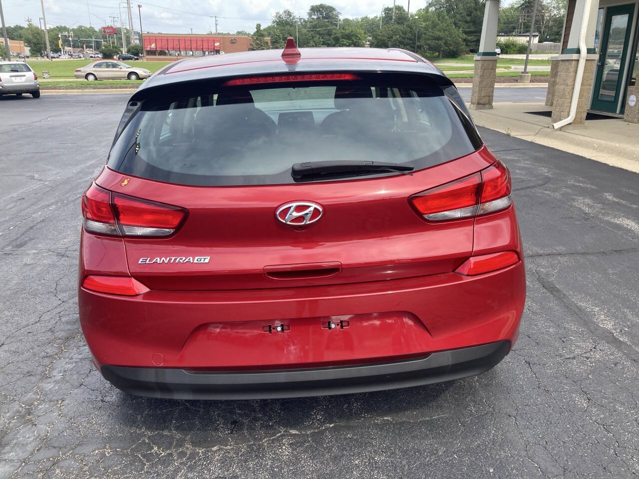 Used 2020 Hyundai Elantra GT FWD image 4