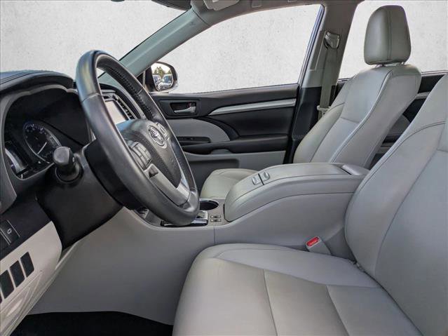 Used 2019 Toyota Highlander XLE image 17