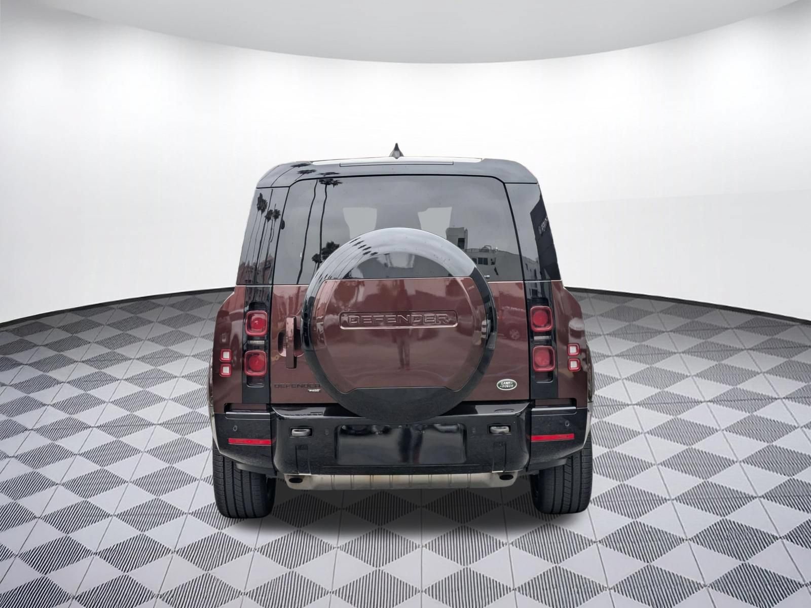 Used 2023 Land Rover Defender 130 X-Dynamic SE AWD/4WD image 4