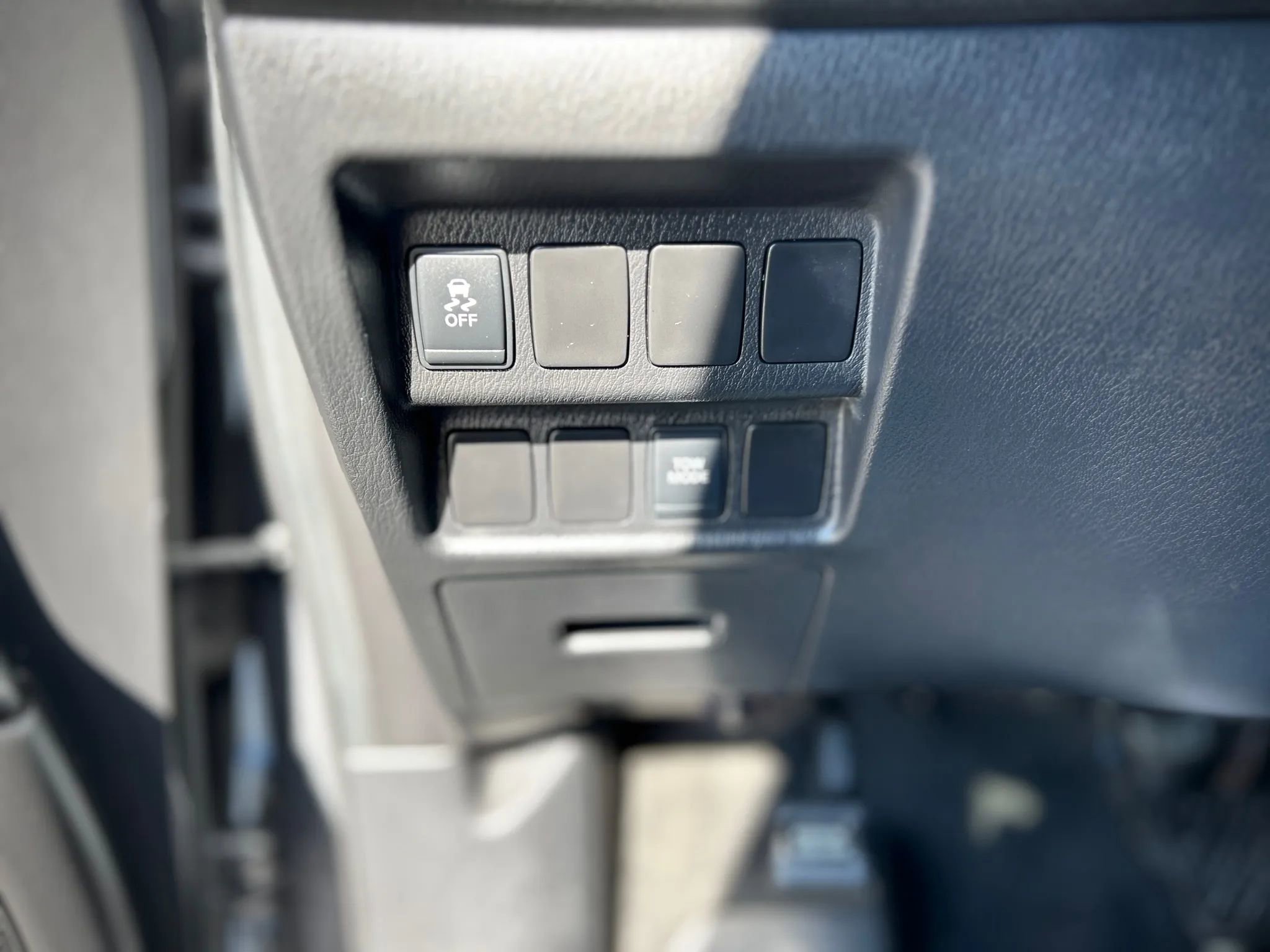 Used 2013 Nissan Pathfinder SV image 7