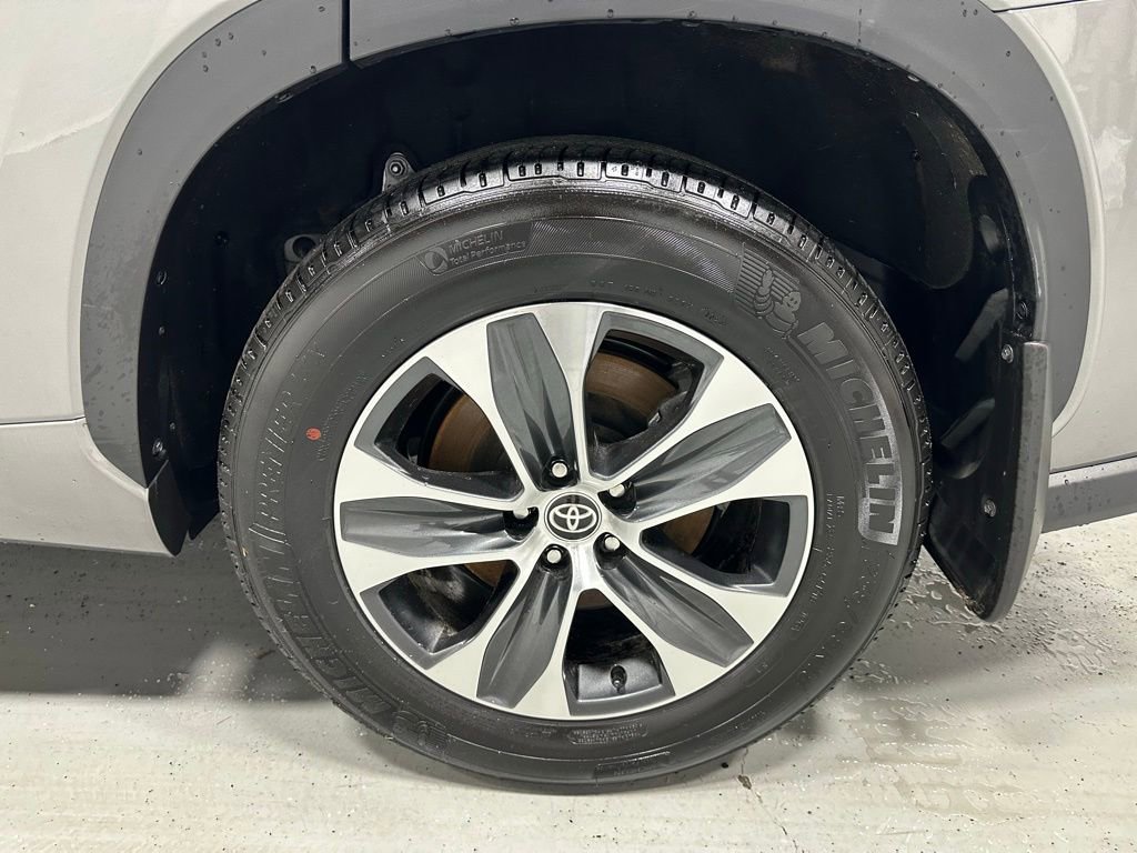 Used 2025 Toyota Highlander XLE image 70